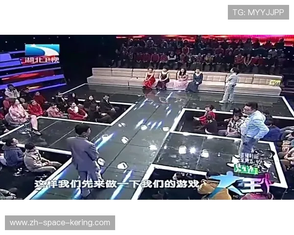 比赛间歇趣味互动，观众上台体验击破木板