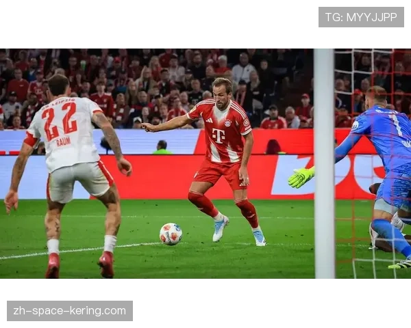 赛前：德国国家队主帅现场考察拜仁对阵莱比锡一役